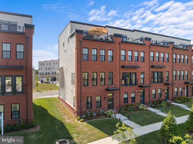 Building Photo - 23158 Horseshoe Trl Sq