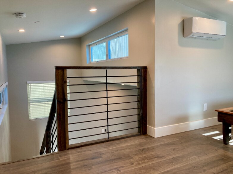 Building Photo - 2216 1/2 Motta St