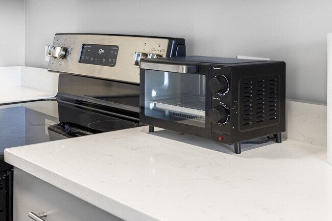 Building Photo - 95 Broadway-SI ID1240360P