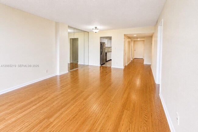 Building Photo - 250 Jacaranda Dr