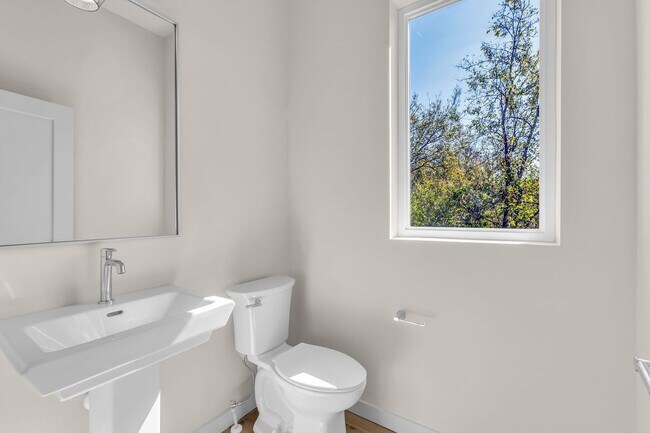 Building Photo - Amazing New Construction in North Nashville!