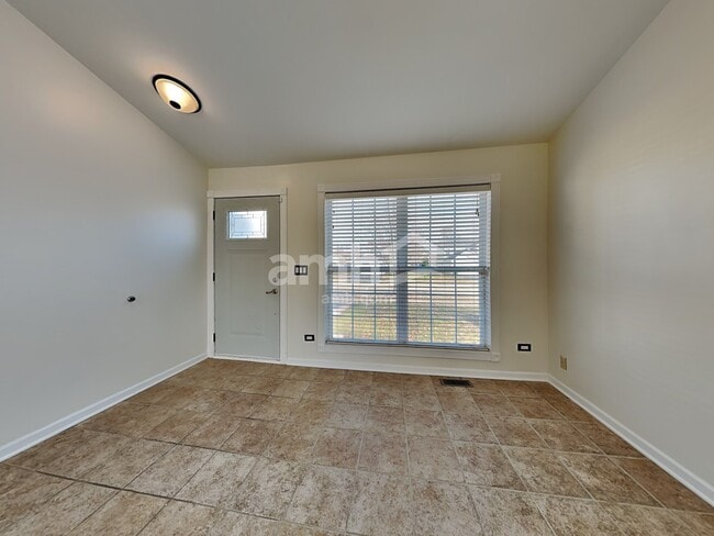 Building Photo - 915 Mission Blvd