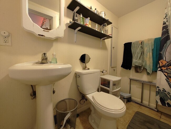 Building Photo - 9 Medford St