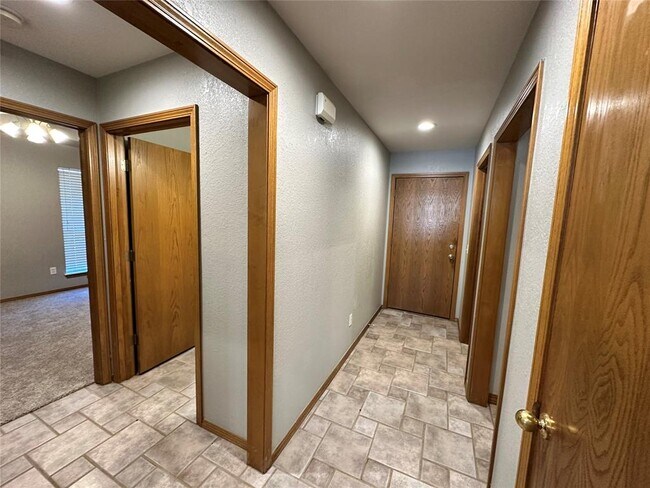 Building Photo - 1819 Duckhawk Ct