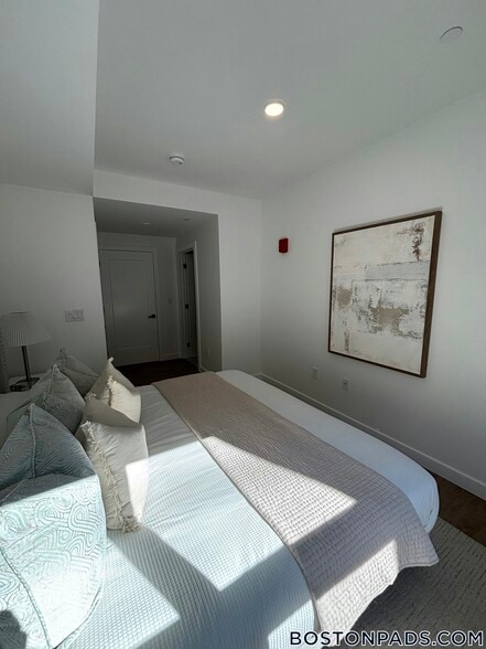 Building Photo - 199 Gardner St