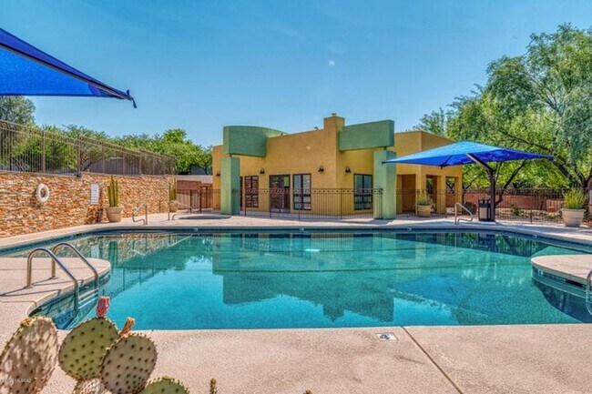 Building Photo - Fantastic home located in A Gated Communit...
