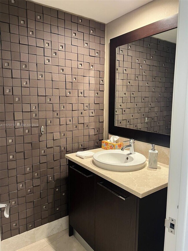 Building Photo - 17121 Collins Ave