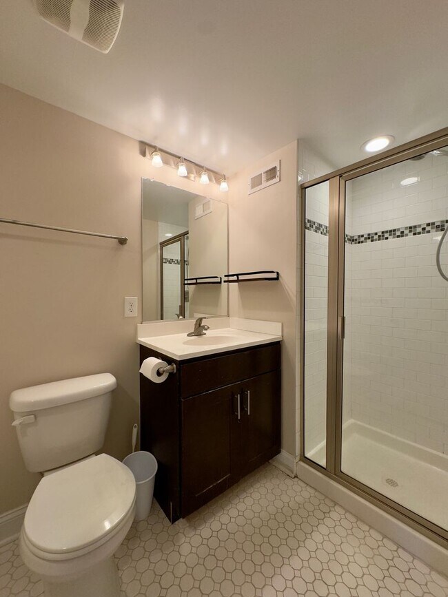 Building Photo - Charming 3 Bedroom/3 Bathroom Townhome in Middle East Neighborhood, Baltimore!