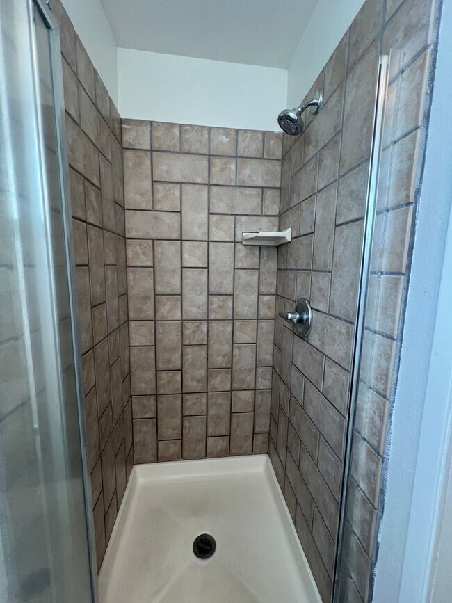 Building Photo - Updated 3 bedroom single story in Manteca!