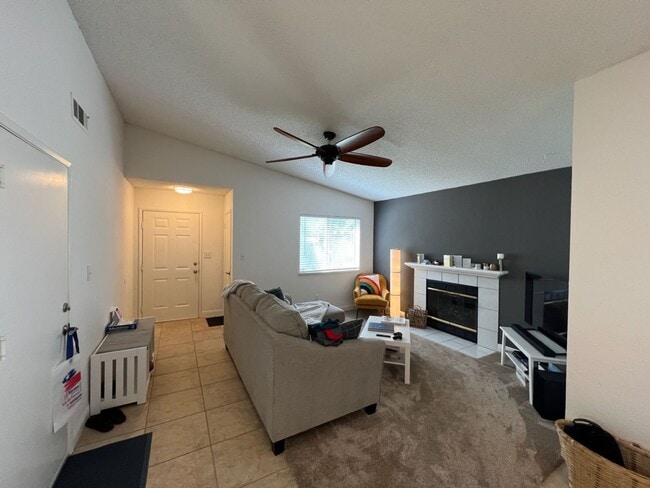 Building Photo - Two bedroom patio home located in NW Modesto!