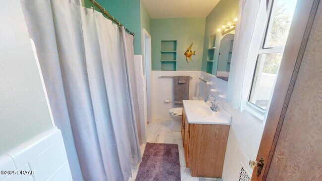 Building Photo - 425 Wisteria Rd