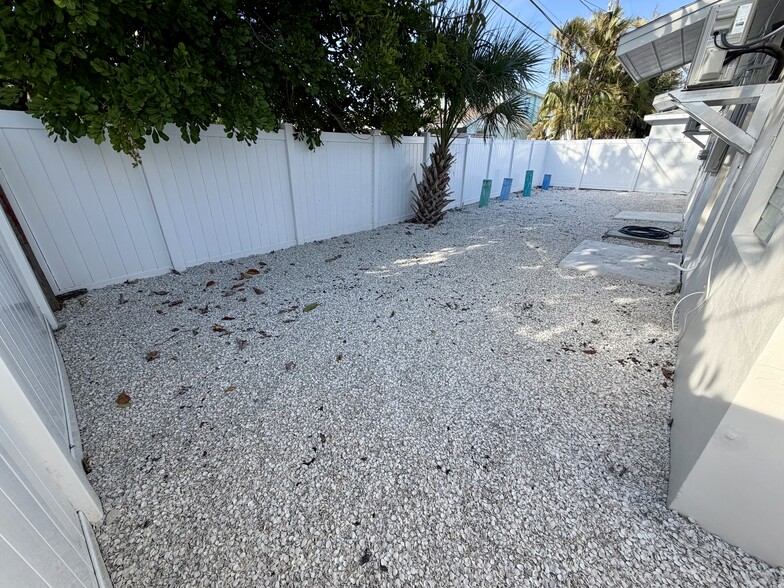 Building Photo - 154 147th Ave E