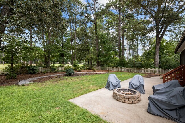 Building Photo - 327 Plantation Dr