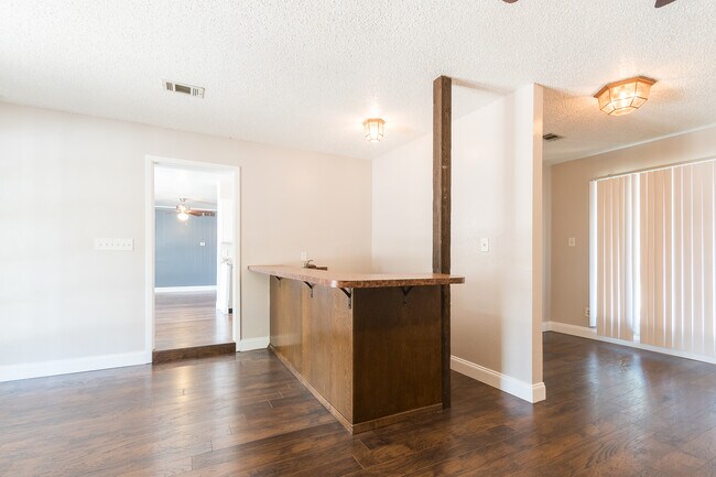 Building Photo - 6912 Clearglen Dr