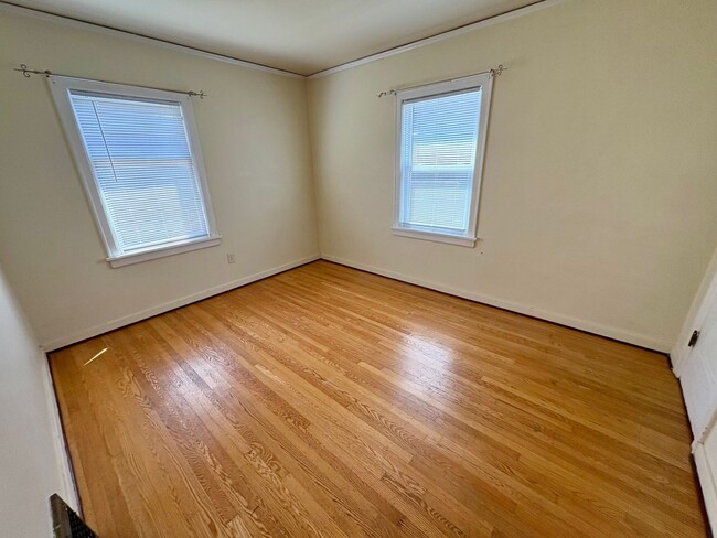 Building Photo - Loyal Heights Ballard Home