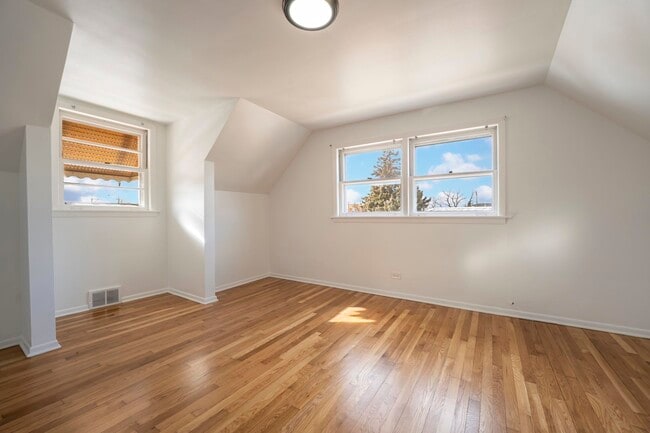 Building Photo - 5800 W Foster Ave