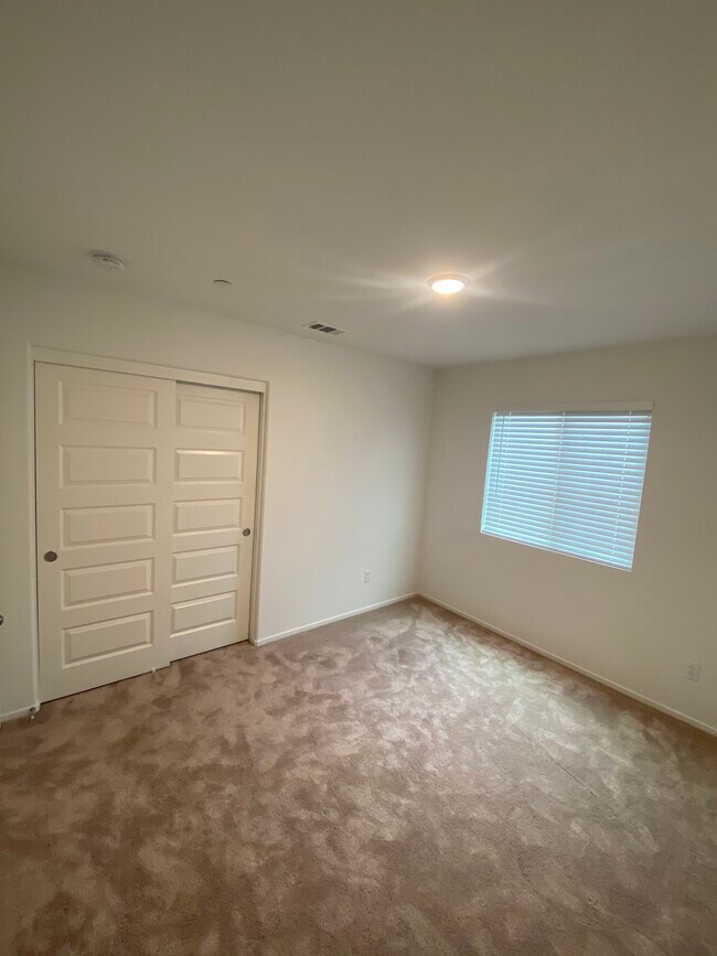 Building Photo - 6032 Mariposa Dr