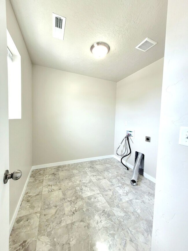 Building Photo - Beautiful 4 bedroom Nampa home