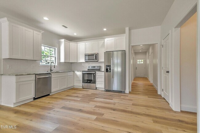 Building Photo - 703 Swadley Rd