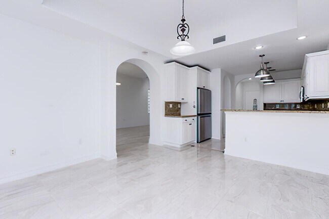 Building Photo - 20890 NE 31st Pl