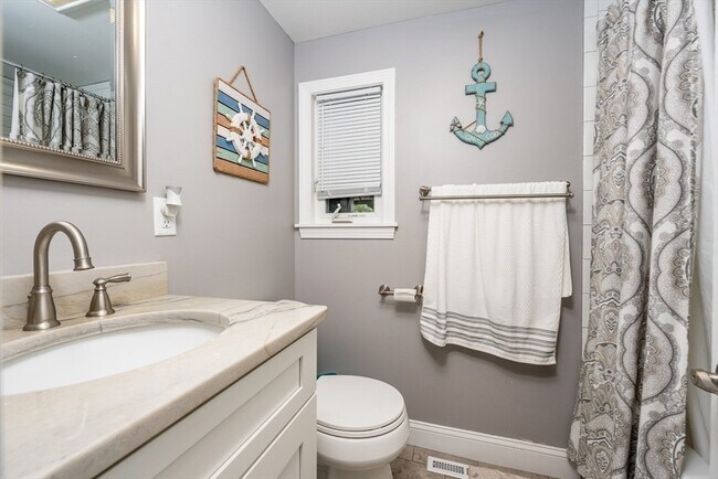 Building Photo - 10 Eastover