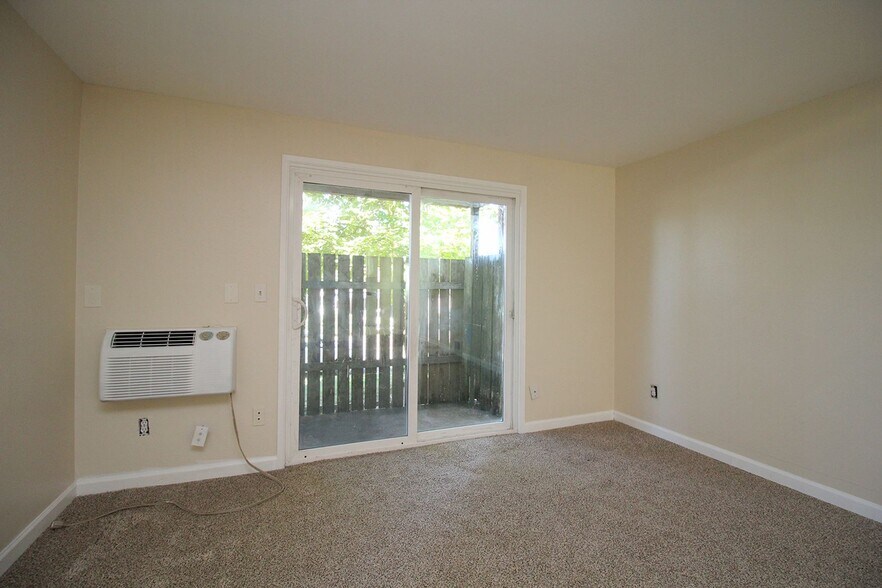 Building Photo - 11102-11130 SW 62nd Ave