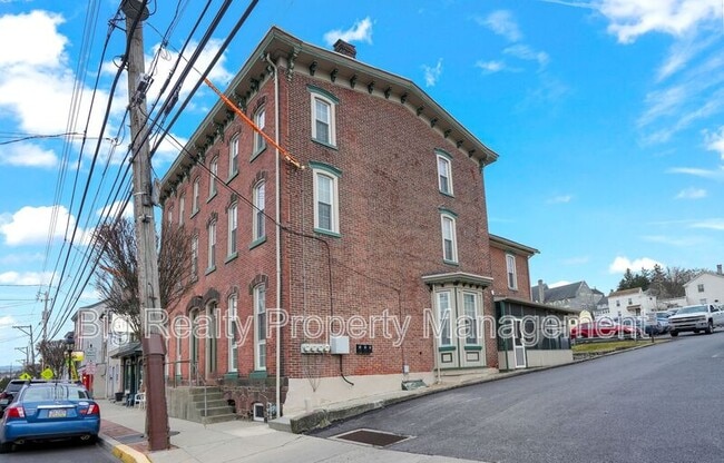 Building Photo - 72 N Main St