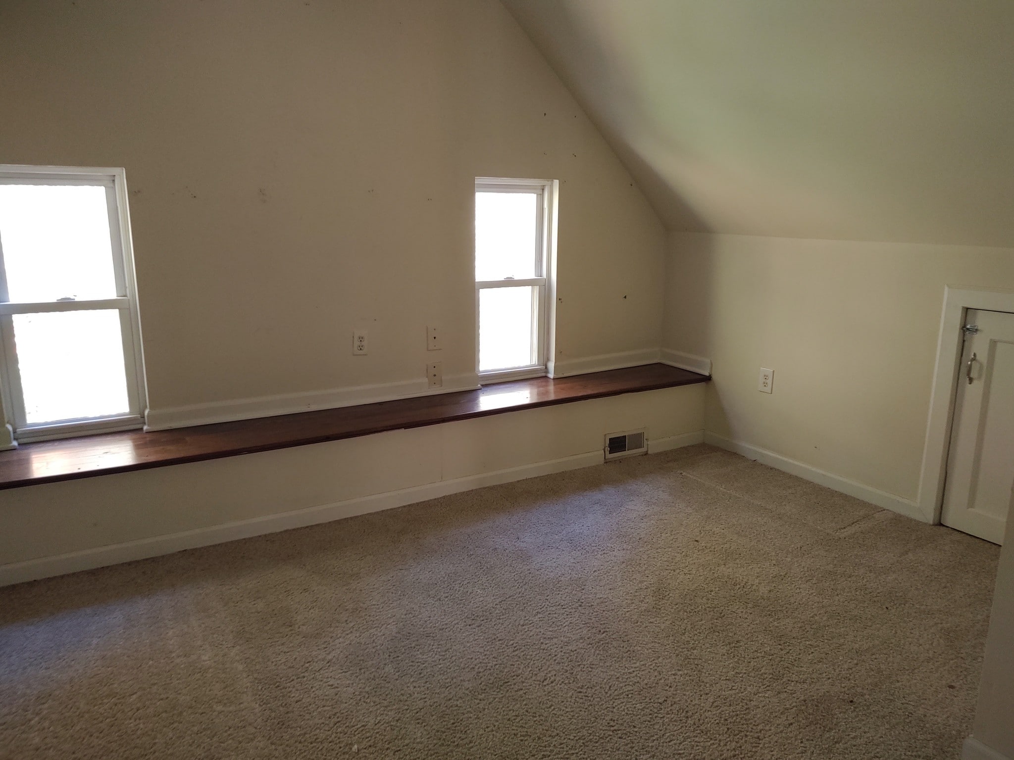 Building Photo - 3546 Linwood Ave