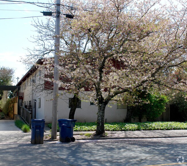 Building Photo - 424 Matheson St