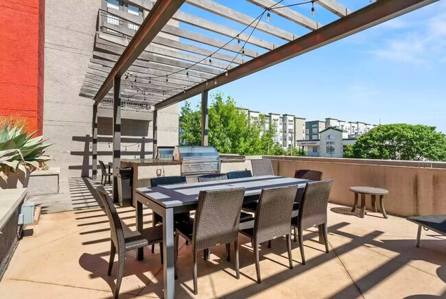 BBQ area - 5609 Smu Blvd
