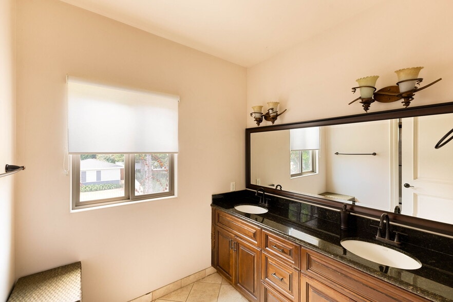 Building Photo - 4822 Valjean Ave