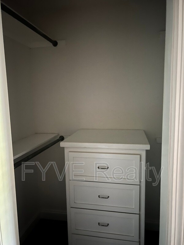 Building Photo - 7914 Gleason Dr