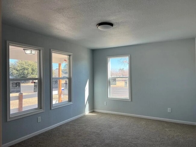 Building Photo - 2001 N Lincoln Ave