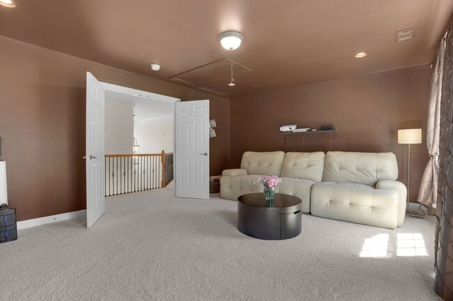 Building Photo - 3005 Coral Bell Ln