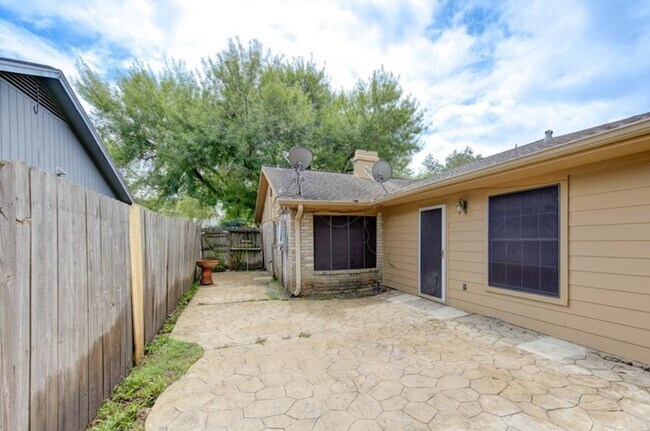 Building Photo - 10727 Sagewillow Ln