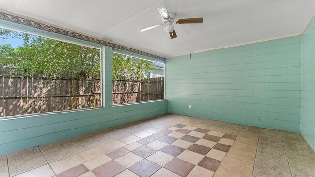 Building Photo - 309 W South Ave