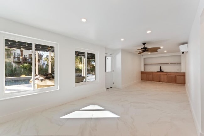 Building Photo - 1353 Black River Dr