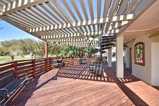 Building Photo - 2802 S Doral Dr