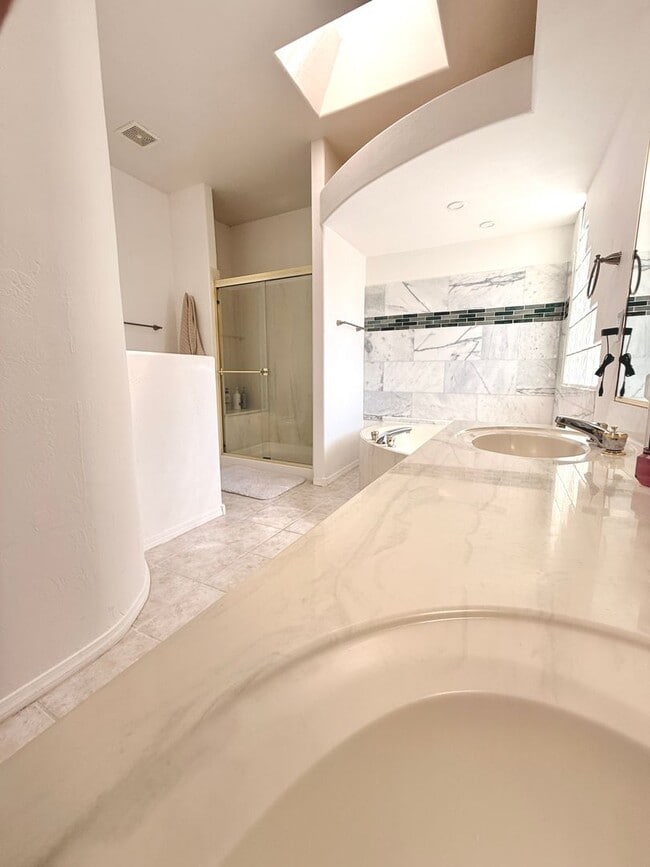 Building Photo - NE HEIGHTS