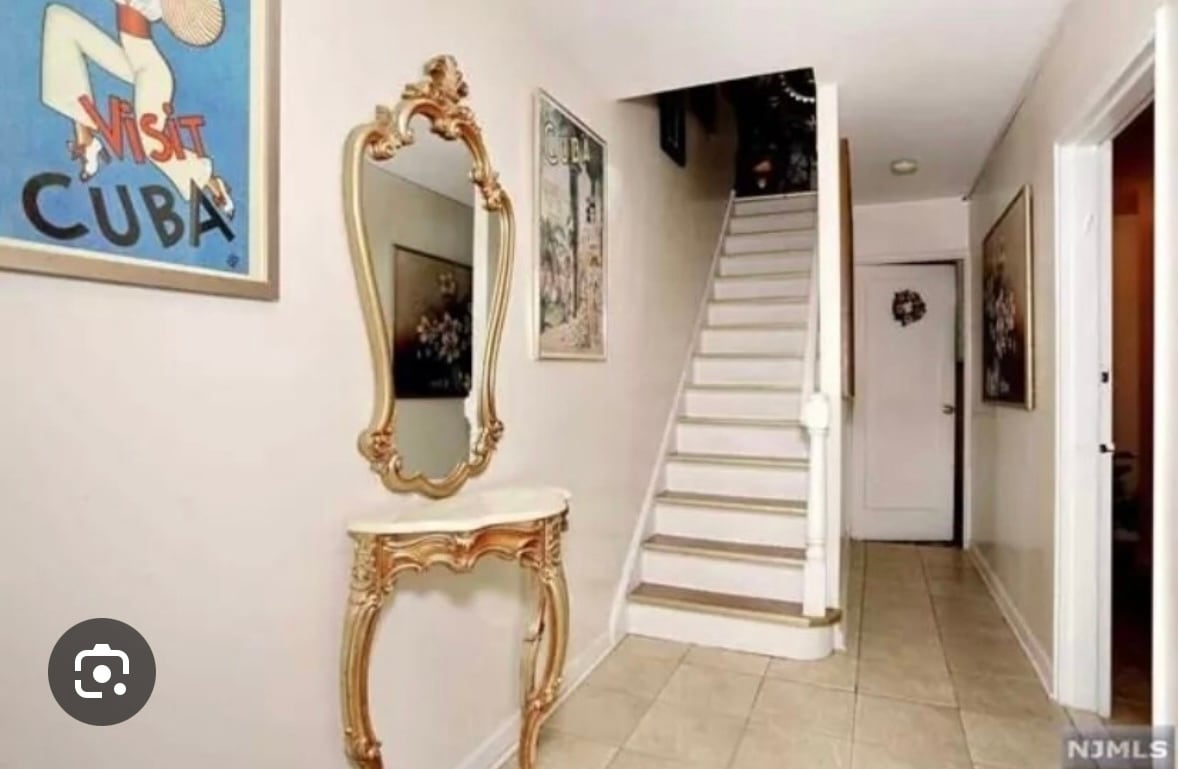 Shared Foyer - 5500 Park Ave
