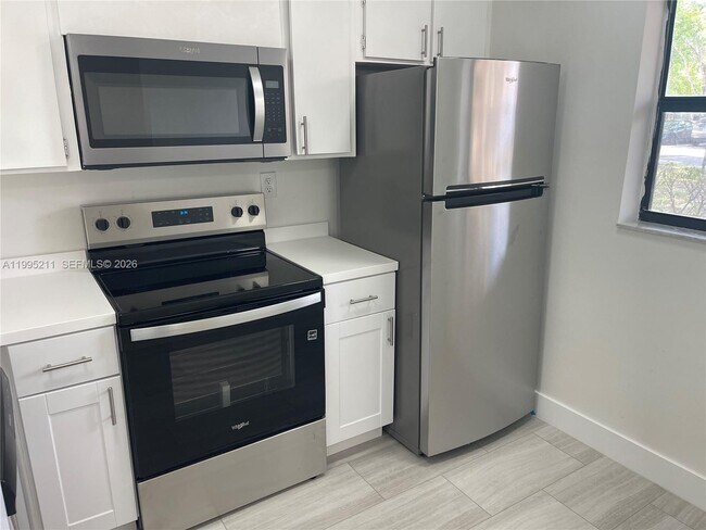 Building Photo - 3199 Foxcroft Rd