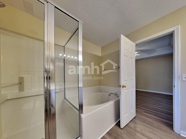 Building Photo - 263 Silver Brook Cir