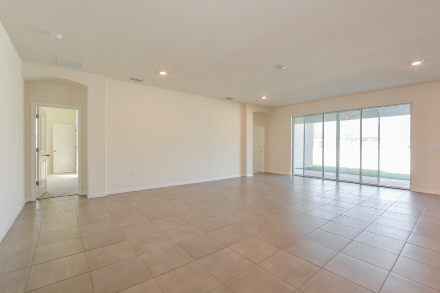 Building Photo - 5877 SW 82nd Ln