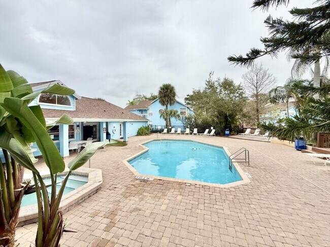 Building Photo - 2723 N Poinciana Blvd