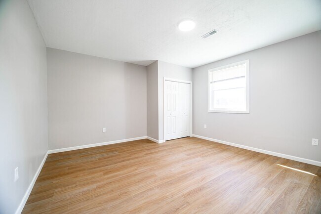 Building Photo - Updated 3 Bedroom Home for Rent! Large Yard and Freshly Remodeled!