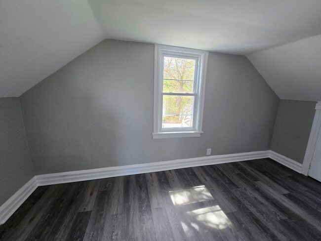 Building Photo - 514 Auburn St