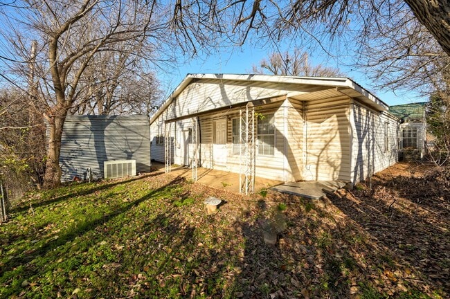 Building Photo - Move in Special !! $250 Off your First Full Month Rent! Beautiful Large 4BD/2BTH Home Near Tinker...