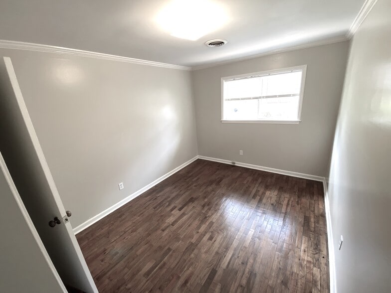 Middle bedroom - 132 N Rembert St