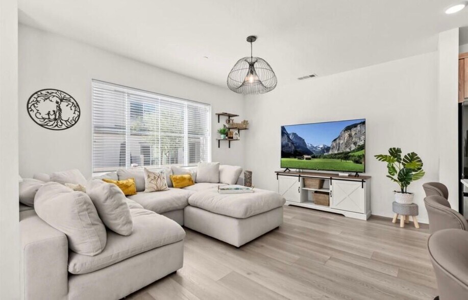 Building Photo - 359 Sweet Pl