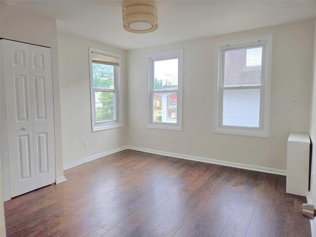 Building Photo - 426 Dunham Ave